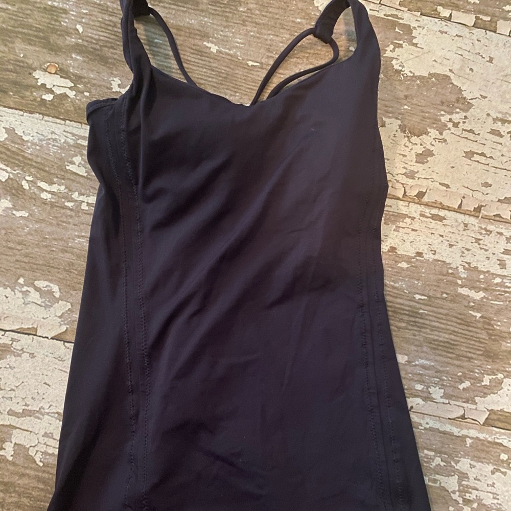 Lululemon free to be tank includes pads